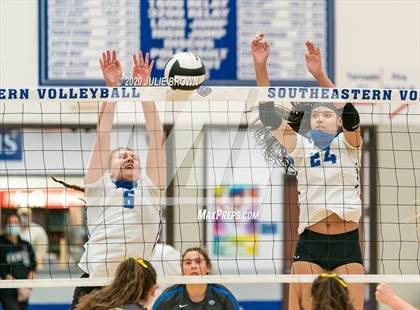 Thumbnail 3 in Hamilton Southeastern vs Westfield (IHSAA 4A Sectional Semifinal) photogallery.