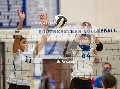 Thumbnail 2 in Hamilton Southeastern vs Westfield (IHSAA 4A Sectional Semifinal) photogallery.