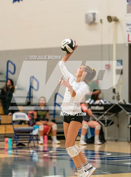 Thumbnail 3 in Hamilton Southeastern vs Westfield (IHSAA 4A Sectional Semifinal) photogallery.