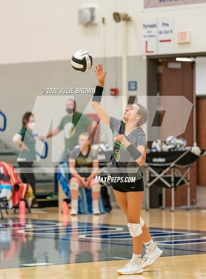 Thumbnail 3 in Hamilton Southeastern vs Westfield (IHSAA 4A Sectional Semifinal) photogallery.