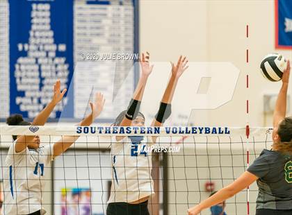 Thumbnail 3 in Hamilton Southeastern vs Westfield (IHSAA 4A Sectional Semifinal) photogallery.