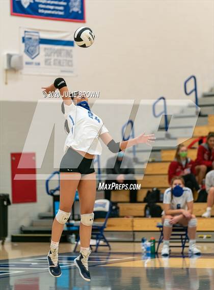 Thumbnail 3 in Hamilton Southeastern vs Westfield (IHSAA 4A Sectional Semifinal) photogallery.