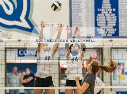 Thumbnail 3 in Hamilton Southeastern vs Westfield (IHSAA 4A Sectional Semifinal) photogallery.