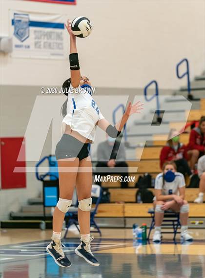 Thumbnail 1 in Hamilton Southeastern vs Westfield (IHSAA 4A Sectional Semifinal) photogallery.