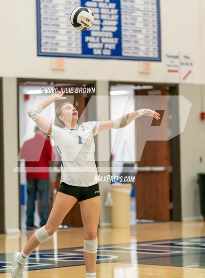 Thumbnail 3 in Hamilton Southeastern vs Westfield (IHSAA 4A Sectional Semifinal) photogallery.