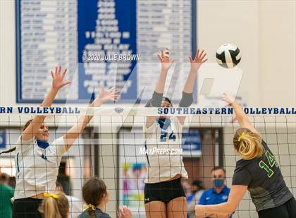 Thumbnail 2 in Hamilton Southeastern vs Westfield (IHSAA 4A Sectional Semifinal) photogallery.