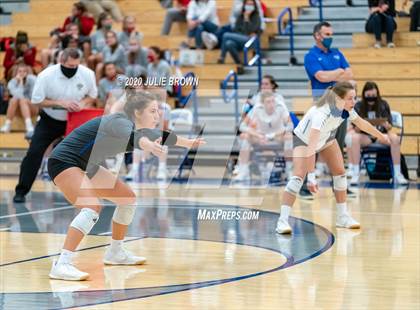 Thumbnail 2 in Hamilton Southeastern vs Westfield (IHSAA 4A Sectional Semifinal) photogallery.