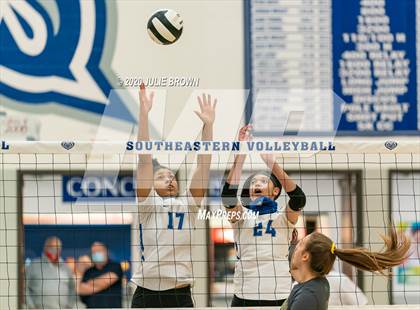 Thumbnail 1 in Hamilton Southeastern vs Westfield (IHSAA 4A Sectional Semifinal) photogallery.
