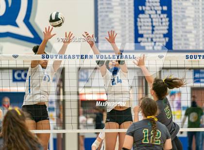 Thumbnail 2 in Hamilton Southeastern vs Westfield (IHSAA 4A Sectional Semifinal) photogallery.