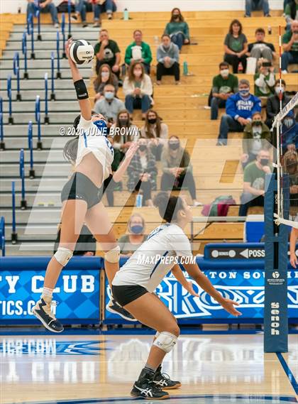Thumbnail 1 in Hamilton Southeastern vs Westfield (IHSAA 4A Sectional Semifinal) photogallery.