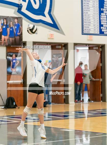 Thumbnail 3 in Hamilton Southeastern vs Westfield (IHSAA 4A Sectional Semifinal) photogallery.