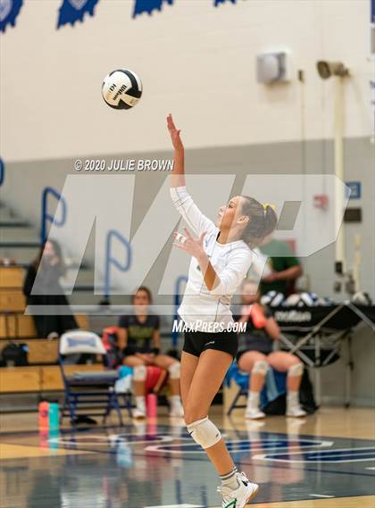 Thumbnail 1 in Hamilton Southeastern vs Westfield (IHSAA 4A Sectional Semifinal) photogallery.