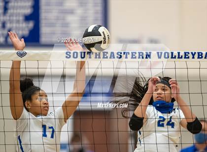 Thumbnail 3 in Hamilton Southeastern vs Westfield (IHSAA 4A Sectional Semifinal) photogallery.