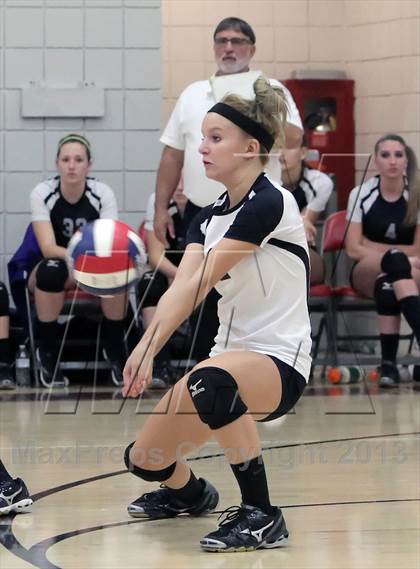 Thumbnail 2 in West Shamokin vs. Our Lady of the Sacred Heart (WPIAL - Class A Quartertfinal) photogallery.