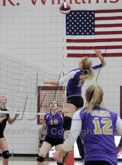Thumbnail 3 in West Shamokin vs. Our Lady of the Sacred Heart (WPIAL - Class A Quartertfinal) photogallery.