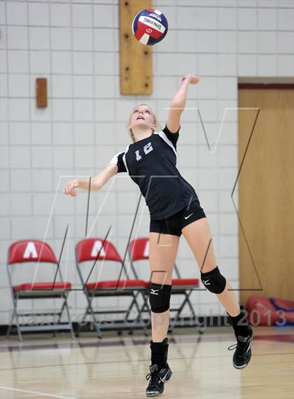Thumbnail 3 in West Shamokin vs. Our Lady of the Sacred Heart (WPIAL - Class A Quartertfinal) photogallery.