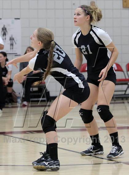 Thumbnail 2 in West Shamokin vs. Our Lady of the Sacred Heart (WPIAL - Class A Quartertfinal) photogallery.