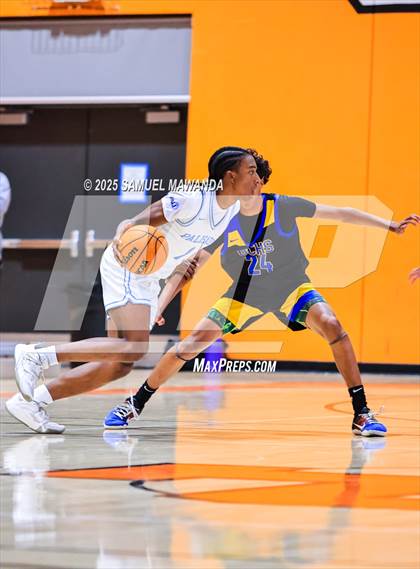 Thumbnail 3 in Palisades vs Bakersfield Christian (2025 MLK Day Showdown) photogallery.