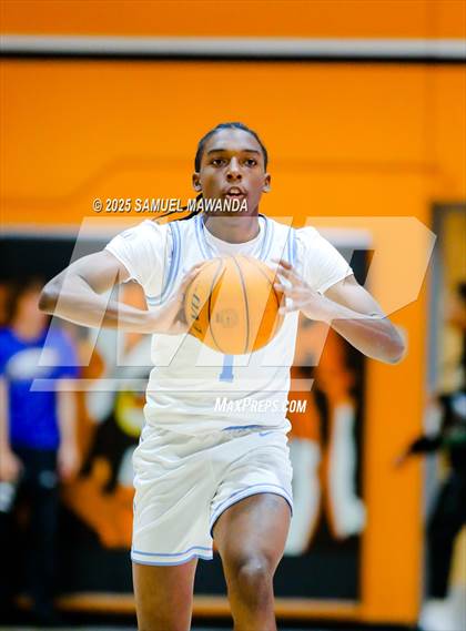Thumbnail 2 in Palisades vs Bakersfield Christian (2025 MLK Day Showdown) photogallery.