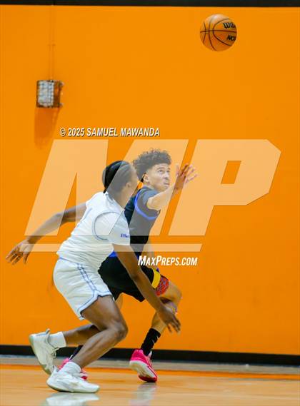 Thumbnail 2 in Palisades vs Bakersfield Christian (2025 MLK Day Showdown) photogallery.