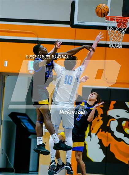 Thumbnail 3 in Palisades vs Bakersfield Christian (2025 MLK Day Showdown) photogallery.