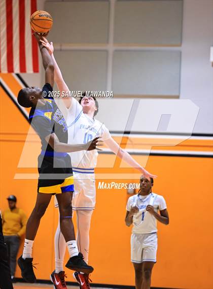 Thumbnail 2 in Palisades vs Bakersfield Christian (2025 MLK Day Showdown) photogallery.