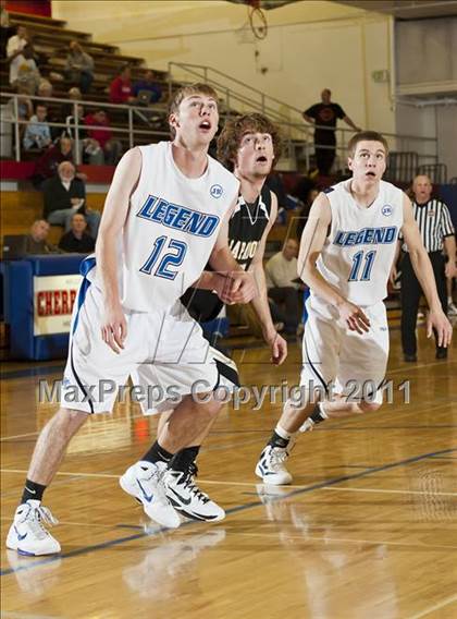 Thumbnail 3 in Arapahoe vs. Legend photogallery.