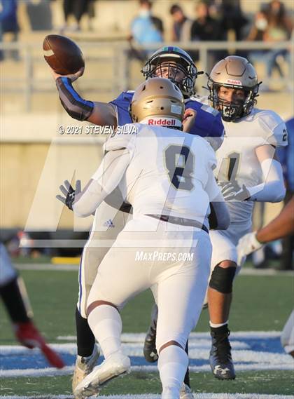 Thumbnail 3 in Mater Dei Catholic @ Eastlake photogallery.