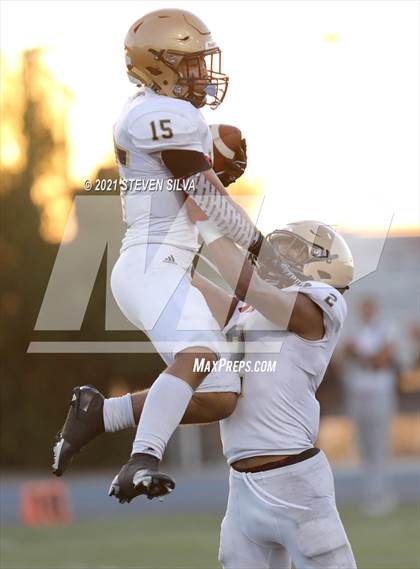Thumbnail 2 in Mater Dei Catholic @ Eastlake photogallery.