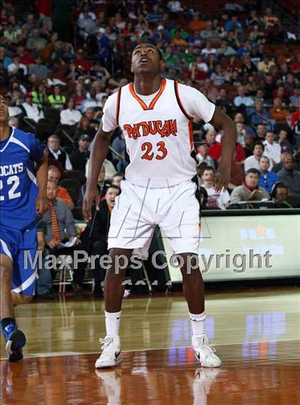 Thumbnail 1 in Paducah vs. Waelder (UIL1A Semifinal) photogallery.
