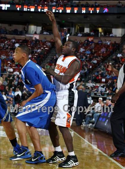 Thumbnail 1 in Paducah vs. Waelder (UIL1A Semifinal) photogallery.