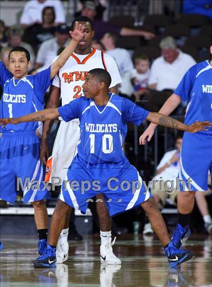 Thumbnail 2 in Paducah vs. Waelder (UIL1A Semifinal) photogallery.