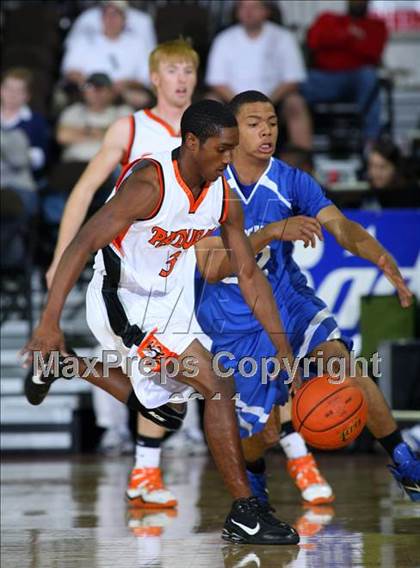 Thumbnail 1 in Paducah vs. Waelder (UIL1A Semifinal) photogallery.