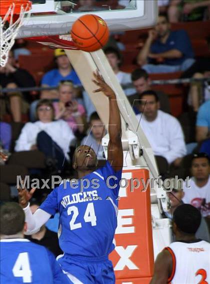 Thumbnail 1 in Paducah vs. Waelder (UIL1A Semifinal) photogallery.