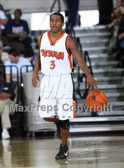 Thumbnail 1 in Paducah vs. Waelder (UIL1A Semifinal) photogallery.
