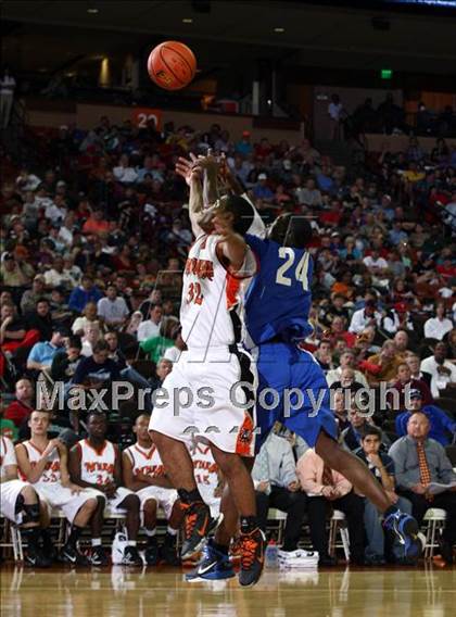 Thumbnail 1 in Paducah vs. Waelder (UIL1A Semifinal) photogallery.