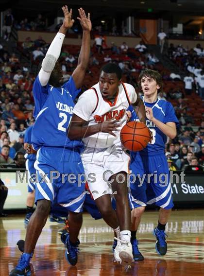 Thumbnail 2 in Paducah vs. Waelder (UIL1A Semifinal) photogallery.
