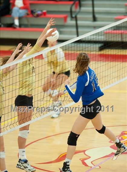 Thumbnail 2 in La Jolla Country Day vs Parker (CIF SDS D4 Final) photogallery.