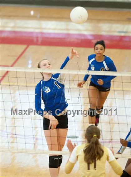 Thumbnail 2 in La Jolla Country Day vs Parker (CIF SDS D4 Final) photogallery.