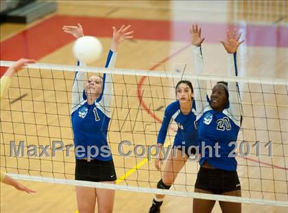 Thumbnail 3 in La Jolla Country Day vs Parker (CIF SDS D4 Final) photogallery.