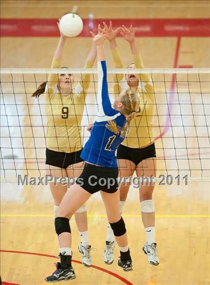 Thumbnail 2 in La Jolla Country Day vs Parker (CIF SDS D4 Final) photogallery.