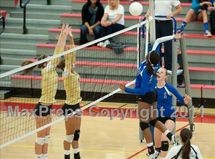 Thumbnail 3 in La Jolla Country Day vs Parker (CIF SDS D4 Final) photogallery.