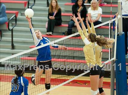 Thumbnail 2 in La Jolla Country Day vs Parker (CIF SDS D4 Final) photogallery.
