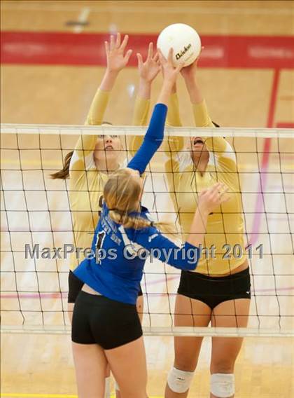 Thumbnail 1 in La Jolla Country Day vs Parker (CIF SDS D4 Final) photogallery.