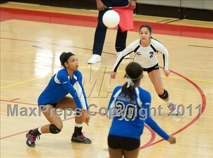 Thumbnail 1 in La Jolla Country Day vs Parker (CIF SDS D4 Final) photogallery.