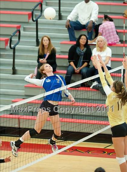 Thumbnail 2 in La Jolla Country Day vs Parker (CIF SDS D4 Final) photogallery.