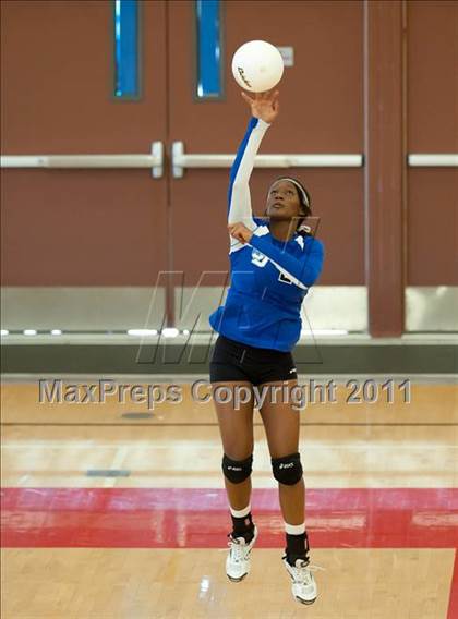 Thumbnail 3 in La Jolla Country Day vs Parker (CIF SDS D4 Final) photogallery.