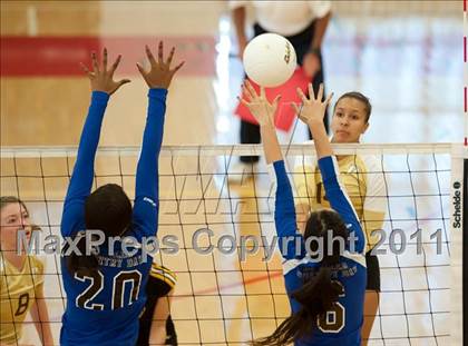 Thumbnail 3 in La Jolla Country Day vs Parker (CIF SDS D4 Final) photogallery.