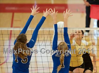 Thumbnail 2 in La Jolla Country Day vs Parker (CIF SDS D4 Final) photogallery.