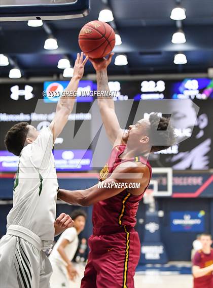 Thumbnail 2 in De La Salle vs. Central Catholic (MaxPreps MLK Classic) photogallery.